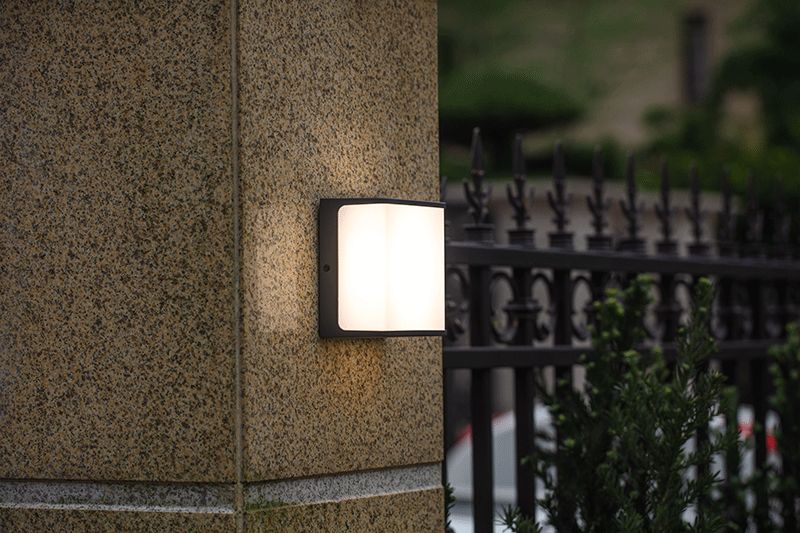 Современный уличный светильник WC2124