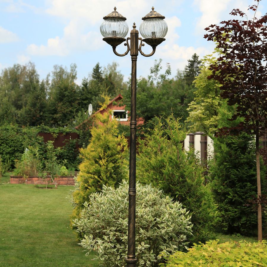Светильник Парма G1610-2 в садово-парковой зоне